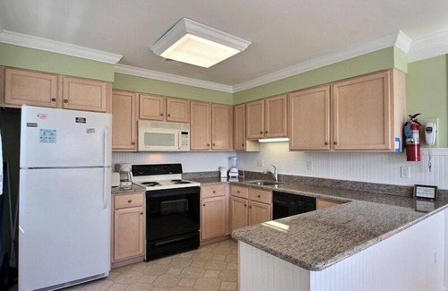 Avalon House | Watch the sunrise over the ocean and the sunset from the front or back decks and enjoy coffee or cocktails.