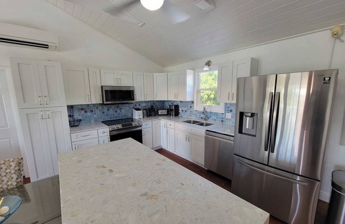 Discovery Bay Villa | Waterfront 3BR Villa w/Pool + Canal Views + Parking