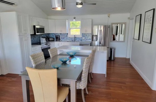 Discovery Bay Villa | Waterfront 3BR Villa w/Pool + Canal Views + Parking