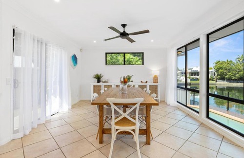 Parrearra House | Watefront family home, sleeps 8, pool, AC, pets
