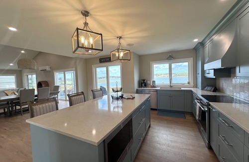 Clinton House | Water Front Cottage On The Sou'West River, Close To Amazing Beaches and Golfing