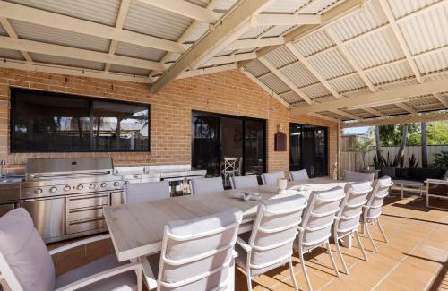 Callala Bay House | Water Lane - Swimming Pool - 4 Mins Walk to Bay