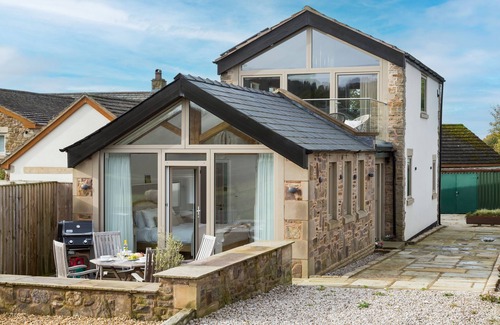 Heath Charnock Cottage | Water's Edge - a beautiful property in Chorley, Lancashire sleeping 4 guests
