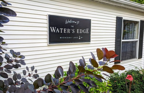 Fremont House | Water's Edge - hot tub - pet friendly