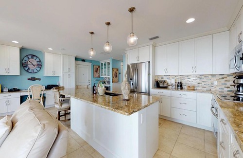 Holmes Beach House | Water's Edge