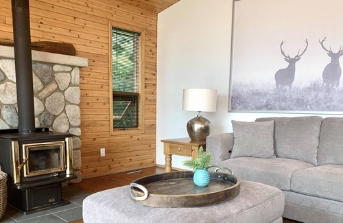 Scotch Creek House | Water's Edge - Waterfront - Shuswap Vacations & Sledding Accommodation