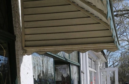 East Moriches House | Water View Bungalow Minutes to the Hampton Beaches