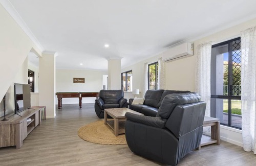 Redland Bay House | Water View Modern 6 Beds Villa with Pool