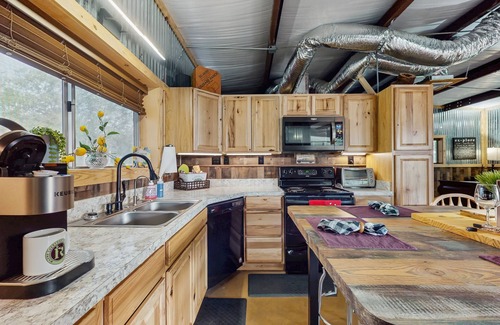 Ledbetter Apartment | Water-view studio near Rummel Square with screened porch, streaming, wood stove