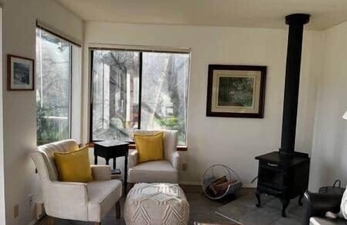 Olga House | WATER VIEWS! WOOD BURNING STOVE! PRIVATE!