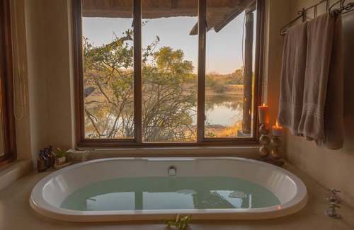 Thorny Bush Game Reserve Cabin | Waterbuck Game Lodge