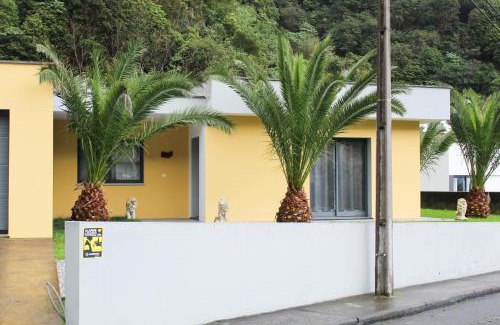 Faial Da Terra House | Waterfall House