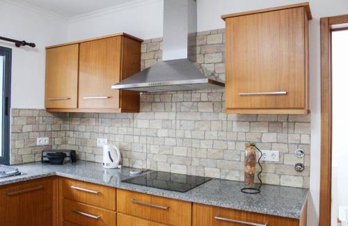 Faial Da Terra House | Waterfall House