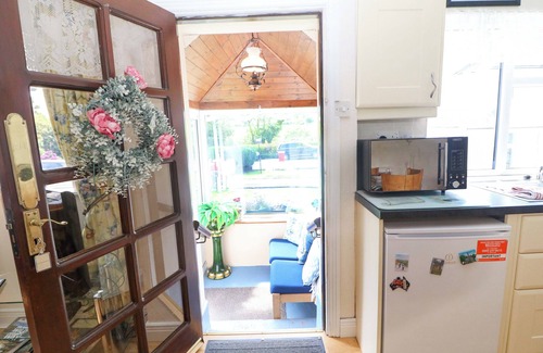 Shiplake Cottage | WATERFALL HOUSE, romantic, with a garden in Dunmanway, County Cork