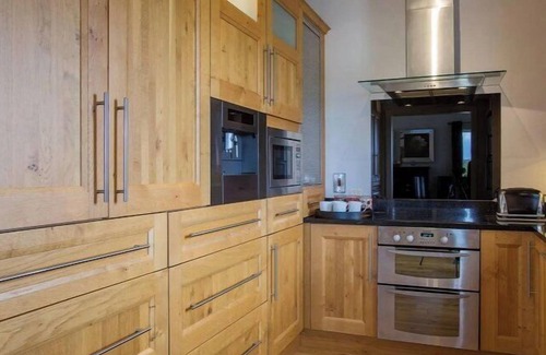 Ardmore Villa | Waterford Villa - 5 Bed - Sleeps 10 - Parking