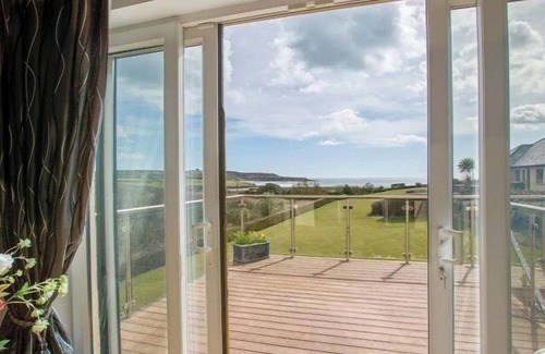 Ardmore Villa | Waterford Villa - 5 Bed - Sleeps 10 - Parking