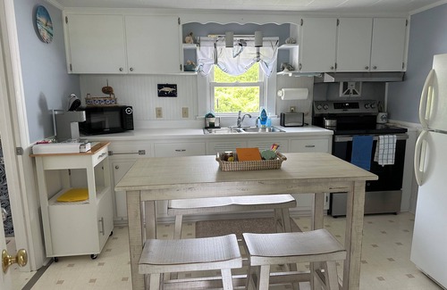 Deep Hole Cottage | Waterfowl Watch Cottage - Chincoteague Island Quiet area,bikes, Spend Christmas