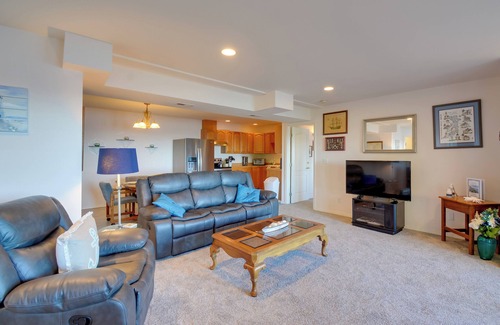 Port Hadlock House | Waterfront PNW Escape w/Deck & Beach Access!