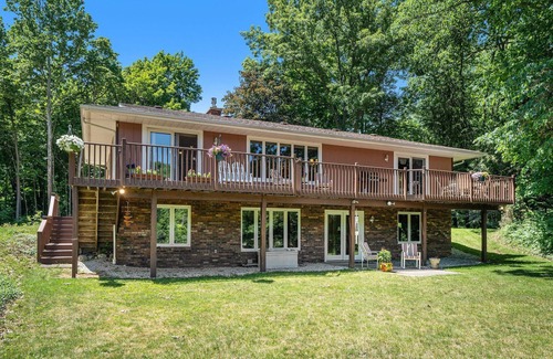 Buchanan House | Waterfront 1 mile from Red Bud Track-N-Trail, Wineries and Wooded Privacy