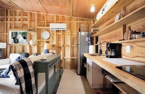 Locustville Cottage | Waterfront 1BR on Working Farm w/Deck + View