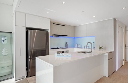 Wentworth Point Apartment | Waterfront 3BR Escape | Walk to Marina & Cafes