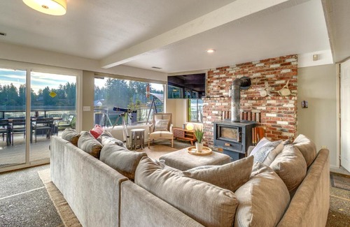 Allyn-Grapeview House | Waterfront Allyn Retreat with Guest House and Beach!