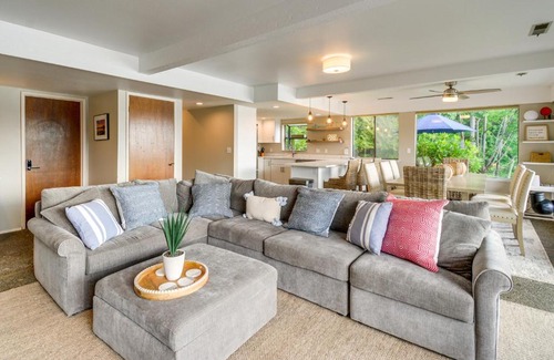 Allyn-Grapeview House | Waterfront Allyn Retreat with Guest House and Beach!