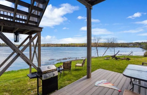 Sullivan Apartment | Waterfront and Spacious - Taunton Bay Galley Apartment