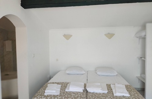 Tarcu Apartment | Waterfront apartment sleeps 4