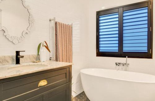 Port Macquarie Villa | Waterfront-Bay View