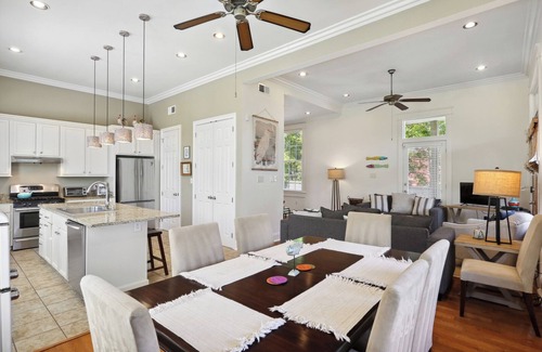 Bayou St. John House | Waterfront Bayou St. John Jazz Fest neighborhood!