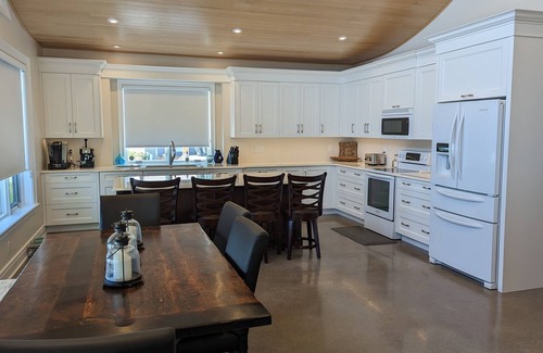 Port Franks Cabin | Waterfront beach house in beautiful Port Franks