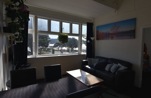 Oriental Bay House | Waterfront Beach house