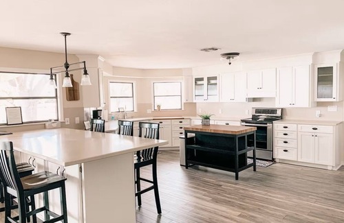 Silver Creek Village House | Waterfront-Best Views on Lake- HUGE Dock/Game Room