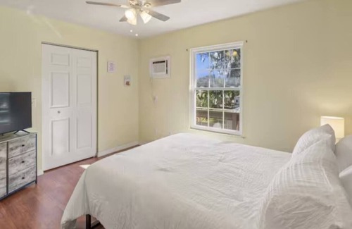 Leesburg Apartment | Waterfront, Boat Launch, King Bed w/en suite bath