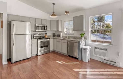 Leesburg Apartment | Waterfront, Boat Launch, King Bed w/en suite bath