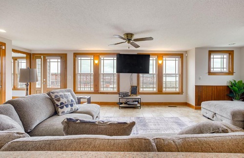 Buckeye Lake House | Waterfront Buckeye Lake House Deck and Views!