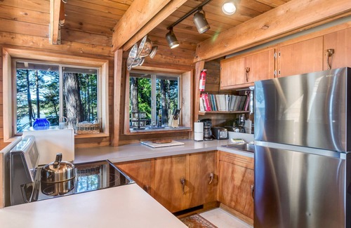 Roche Harbor Cabin | Waterfront Cabin near Roche Harbor! (Elephant House)