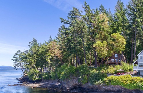 Roche Harbor Cabin | Waterfront Cabin near Roche Harbor! (Elephant House)