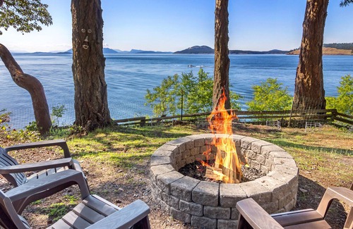 Roche Harbor Cabin | Waterfront Cabin near Roche Harbor! (Elephant House)