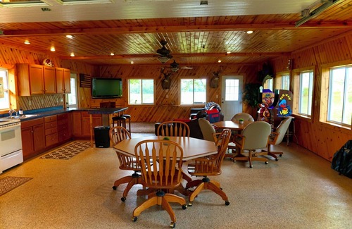 Potosi Cabin | Waterfront cabin with amazing views- Short drive to Dubuque,IA