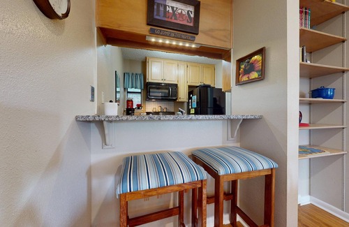 New Braunfels Condo | Waterfront Condo on the Comal River- CW B210 : Free Tubes with Rental!