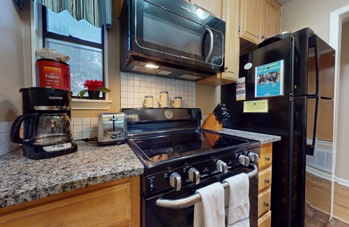 New Braunfels Condo | Waterfront Condo on the Comal River- CW B210 : Free Tubes with Rental!