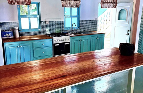 Mount Pleasant Bay Cottage | Waterfront Cottage on Belmont Walkway in Bequia