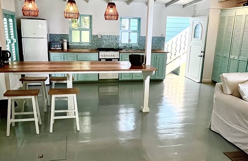 Mount Pleasant Bay Cottage | Waterfront Cottage on Belmont Walkway in Bequia