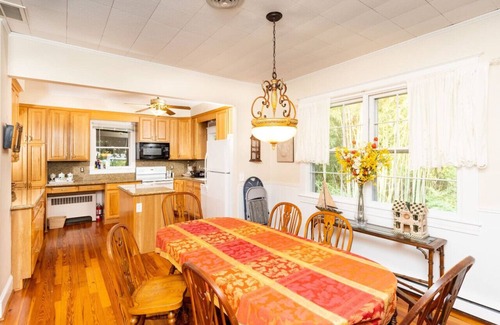 Riva Cottage | Waterfront Cottage by Annapolis w/Pool & Hot Tub