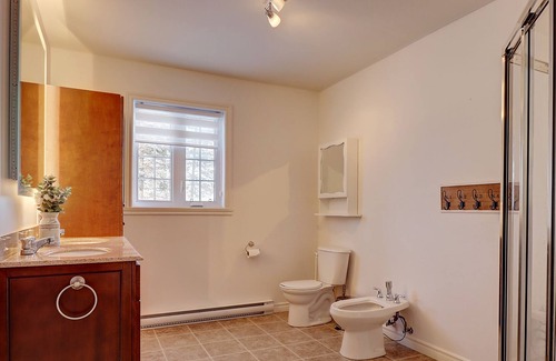 Deauville Ski Chalet | Waterfront cottage - Lac Magog