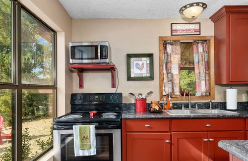 Karnack Cottage | WATERFRONT cottage with SCENIC views of Big Cypress Bayou Caddo Lake