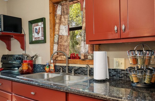 Karnack Cottage | WATERFRONT cottage with SCENIC views of Big Cypress Bayou Caddo Lake