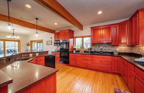 Waterfront Greens House | Waterfront Dreams: Lakefront, Indoor Pool, Dock Slip & Hot Tub!